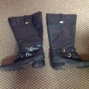 Black heeled boots